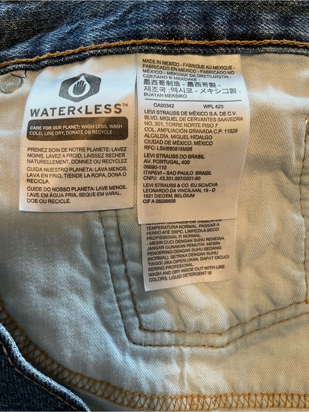 Men’s Levi’s 550 shorts. 42 waist x10” inseam - Picture 5 of 8